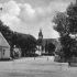 Dorfplatz mit alter B�ckerei und Gasthof Reiche
(Denkmal existiert nur als Stele!)