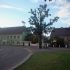 Dorfplatz mit Denkmal und Friedenseiche - Zentrum von Kr�beln.